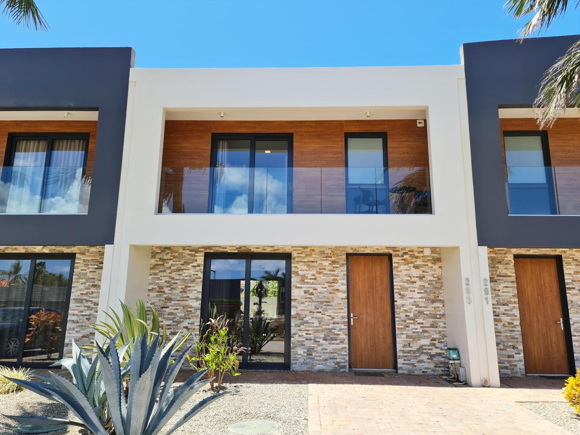 Tuscany Residence Aruba Palm Beach Exterior photo